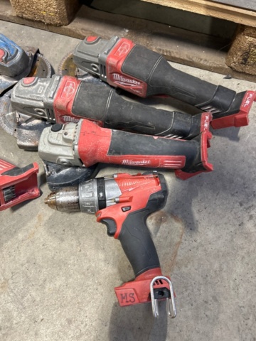 1531853-4 Milwaukee 17-piece power tools