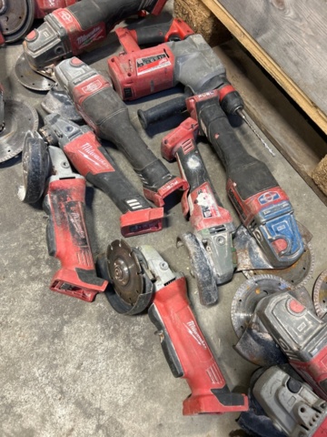 1531853-5 Milwaukee 17-piece power tools