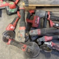 1531853-8 Milwaukee 17-piece power tools