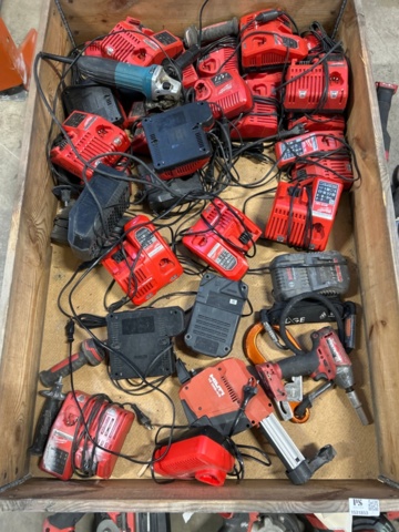 1531853-11 Milwaukee 17-piece power tools