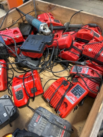 1531853-12 Milwaukee 17-piece power tools