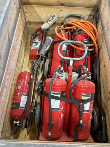 1531859-1 Fire extinguishers 6 pcs and cable reels 2 pcs