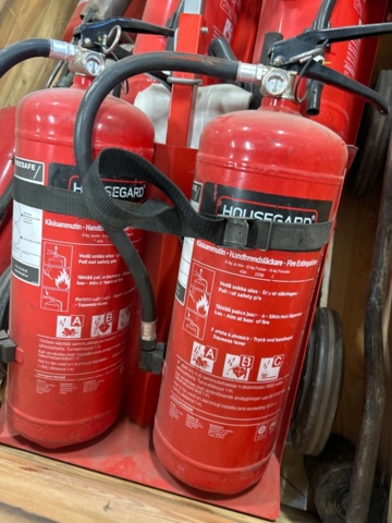 1531859-2 Fire extinguishers 6 pcs and cable reels 2 pcs