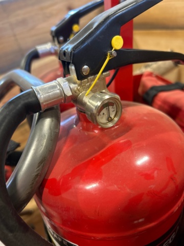 1531859-5 Fire extinguishers 6 pcs and cable reels 2 pcs