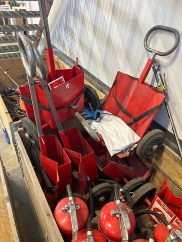 1531899-3 Fire extinguishers, hot-work carts, gas burners