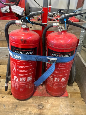 1531899-4 Fire extinguishers, hot-work carts, gas burners
