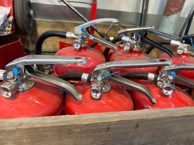 1531899-7 Fire extinguishers, hot-work carts, gas burners