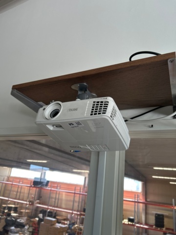 1531919-1 Projektor BenQ med duk