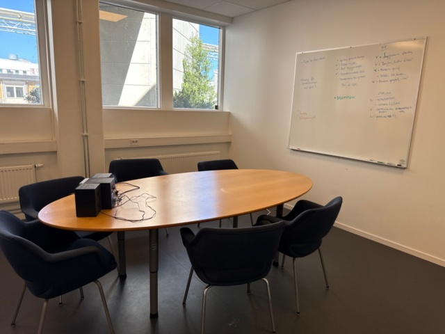 1529436-2 Parti med kontorsmöbler och utrustning