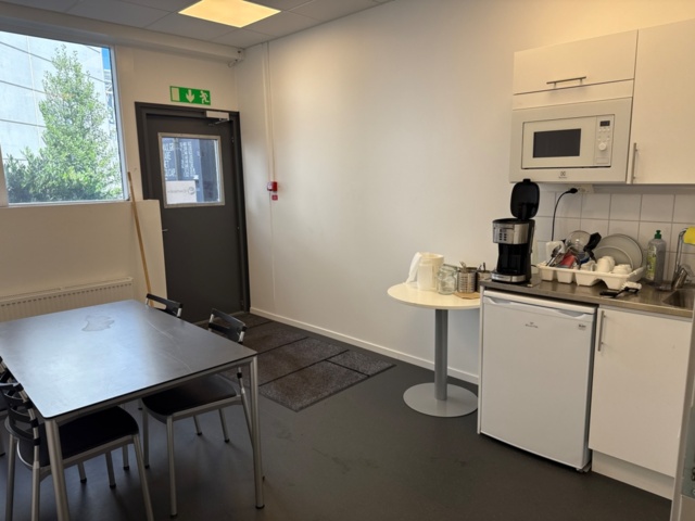 1529436-3 Parti med kontorsmöbler och utrustning