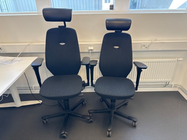 1529436-12 Parti med kontorsmöbler och utrustning