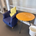 1529436-37 Parti med kontorsmöbler och utrustning