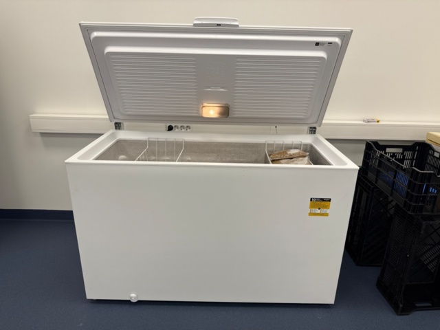 1529437-8 Frysboxar 2 st - Whirlpool AFG 532/G / Whirlpool WHE 4600