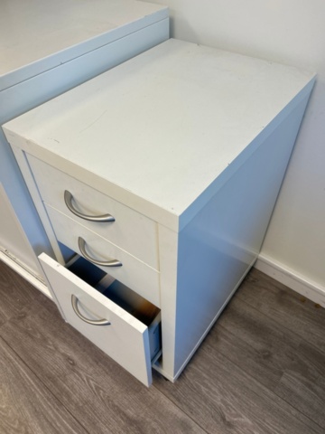 1531922-6 Desks 3 pcs, armchairs 2 pcs, etc.