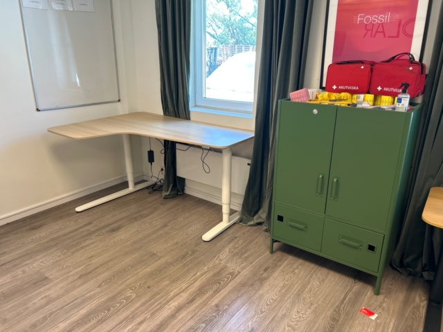 1531922-1 Desks 3 pcs, armchairs 2 pcs, etc.
