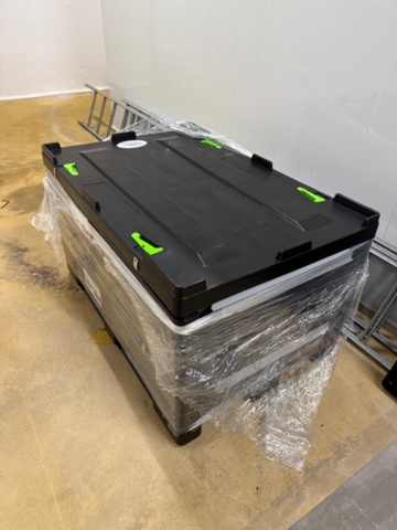 1529440-2 Samling med palldragare och plastpallar
