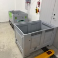 1529440-18 Samling med palldragare och plastpallar