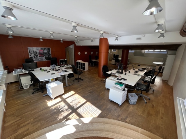 1546334-1 Kontorsmöblemang skrivbord, skrivbordsstolar, hurtsar, plåtskåp