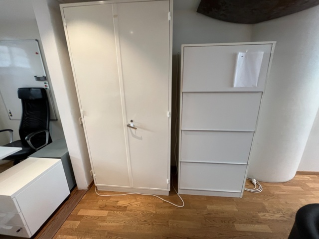 1546334-5 Kontorsmöblemang skrivbord, skrivbordsstolar, hurtsar, plåtskåp