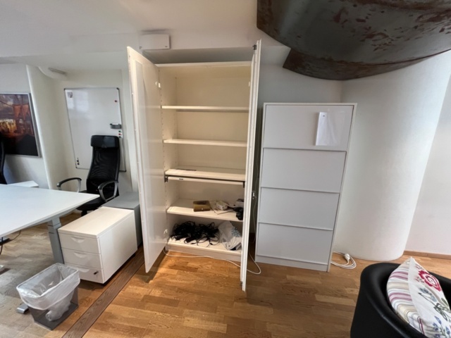 1546334-6 Kontorsmöblemang skrivbord, skrivbordsstolar, hurtsar, plåtskåp