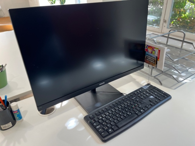 1546335-2 Datorskärmar Philips, Dell samt datordockor Dell