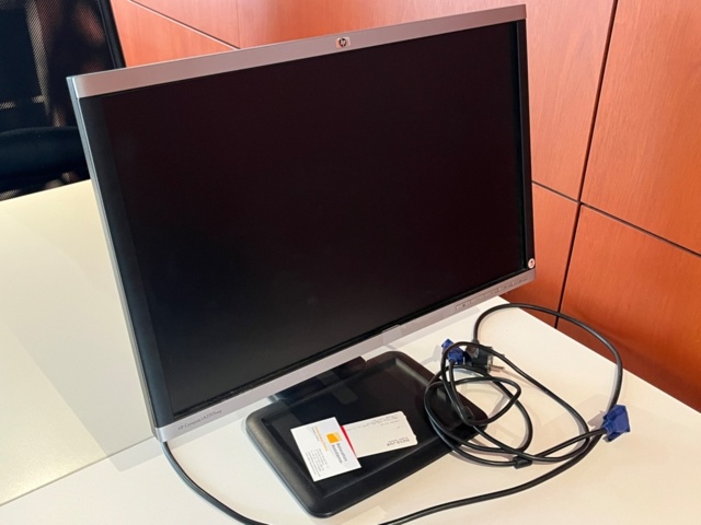 1546335-5 Datorskärmar Philips, Dell samt datordockor Dell