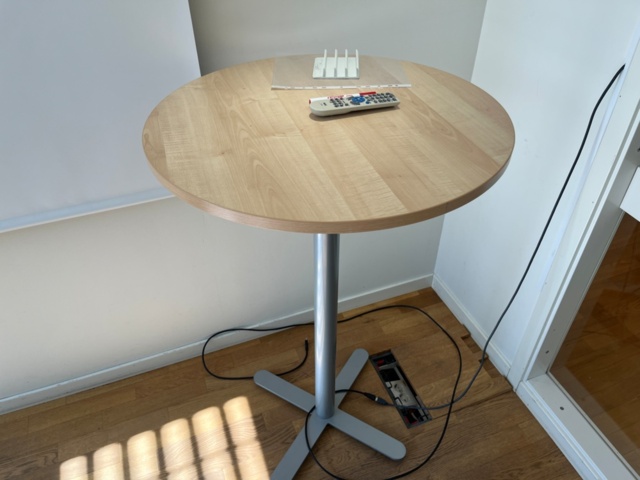 1546338-5 Konferensrum, bord, stolar, projektor, projektorduk