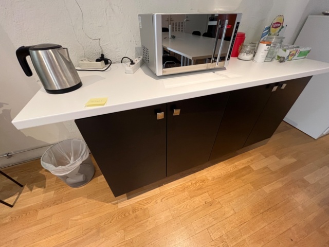 1546341-1 Kitchen cabinets, kitchen tables, microwave plates, kitchen utensils