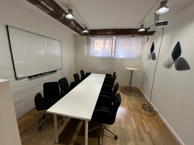 1546342-1 Conference furniture - Tables, chairs, projector, whiteboard
