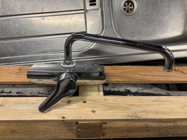1500159-2 Sink with mixer tap