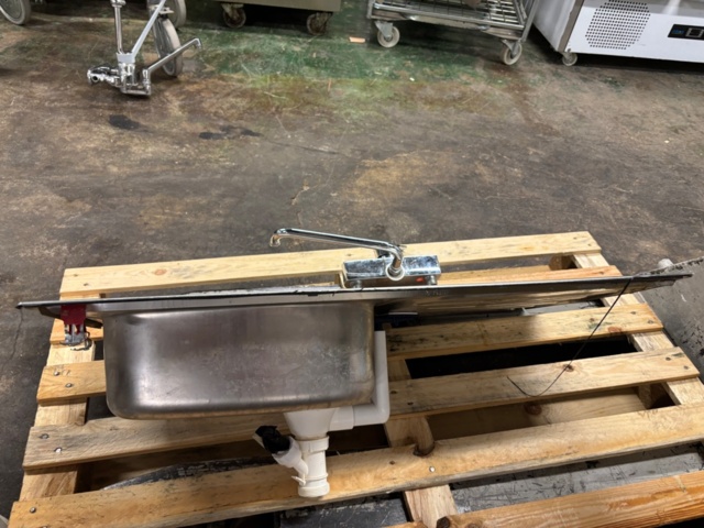 1500159-3 Sink with mixer tap