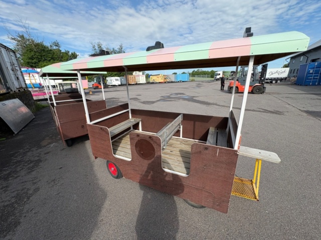 1535899-14 Vägregistrerat minitåg med 3 vagnar – Agria 4700