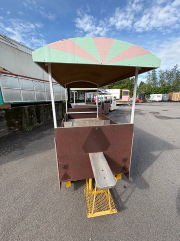 1535899-15 Vägregistrerat minitåg med 3 vagnar – Agria 4700