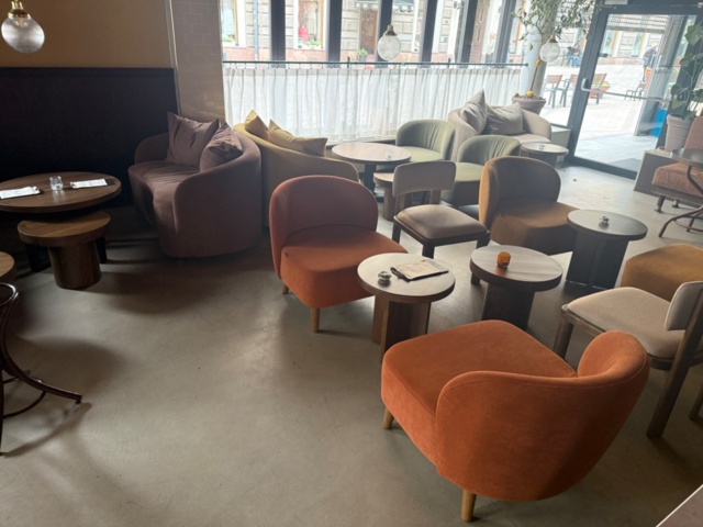 1546999-1 Lot of restaurant furniture