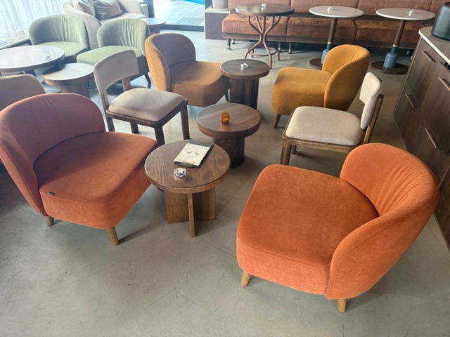 1546999-2 Lot of restaurant furniture