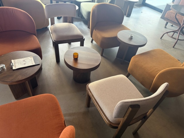 1546999-4 Lot of restaurant furniture