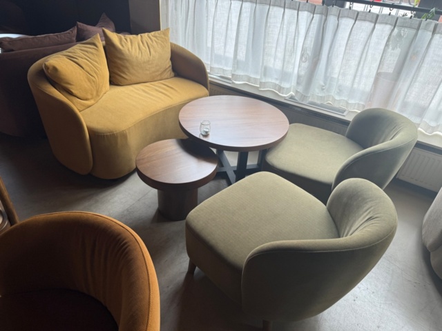 1546999-7 Lot of restaurant furniture