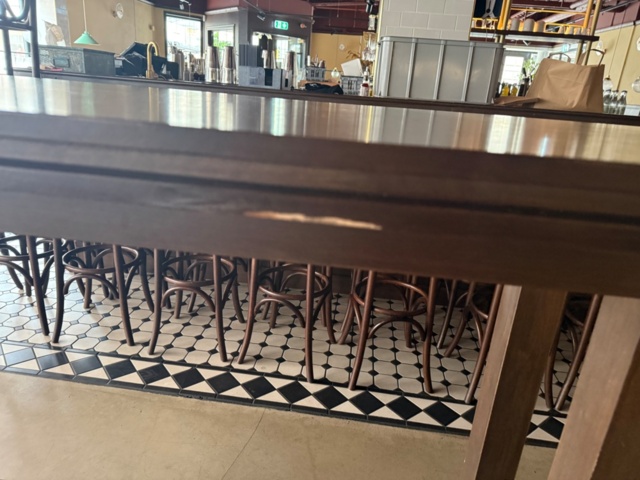 1547000-6 Table