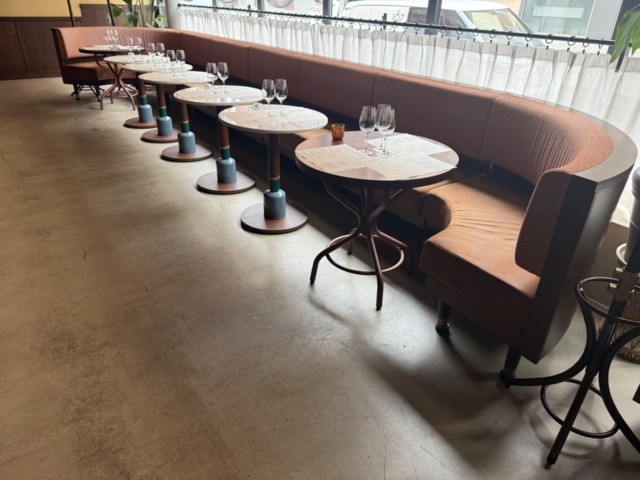 1547001-1 Lot of restaurant furniture