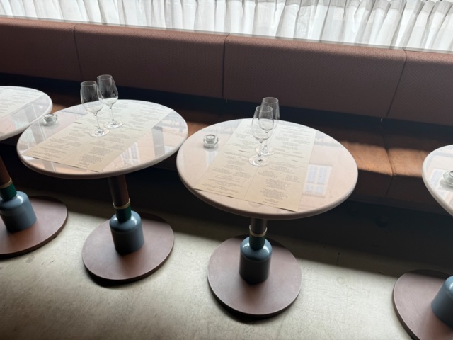 1547001-5 Lot of restaurant furniture
