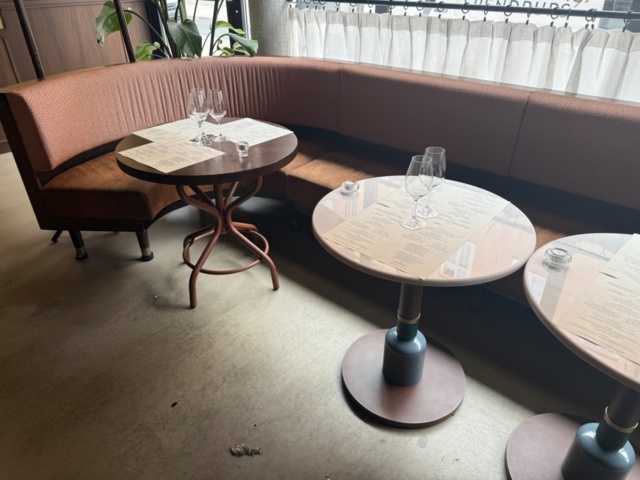 1547001-6 Lot of restaurant furniture