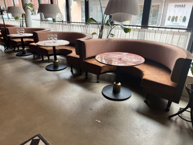 1547002-1 Lot of restaurant furniture