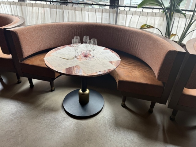 1547002-4 Lot of restaurant furniture
