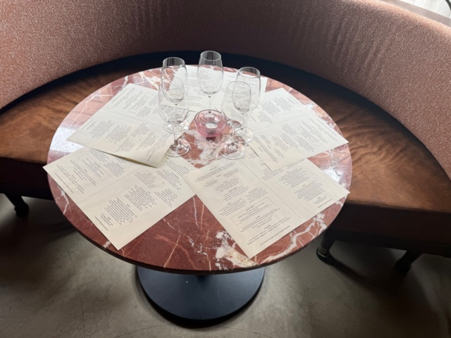 1547002-5 Lot of restaurant furniture