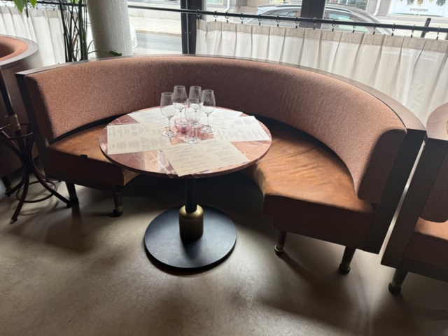 1547002-6 Lot of restaurant furniture