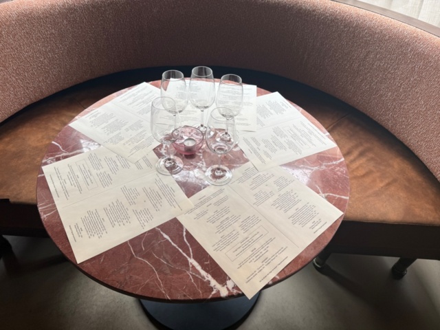 1547002-7 Lot of restaurant furniture