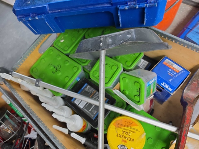 1320380-12 Various screw ladders etc.
