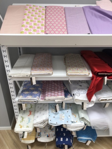 1547333-6 Lot of fabric rolls, 132 pieces - Various patterns and fabrics