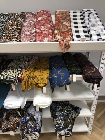 1547333-12 Lot of fabric rolls, 132 pieces - Various patterns and fabrics