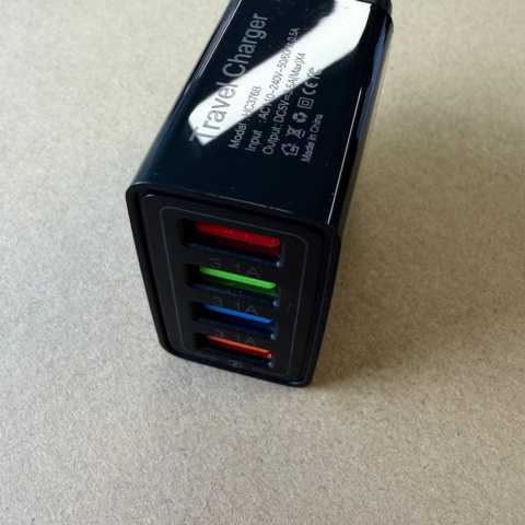 1547346-2 12 st Snabbladdande USB Väggadapter 4 Portar Svart - Fri frakt